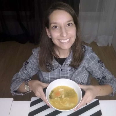 Lara e Sopa de couve e feijao_Resize Lara e Sopa de couve e feijao_Resize